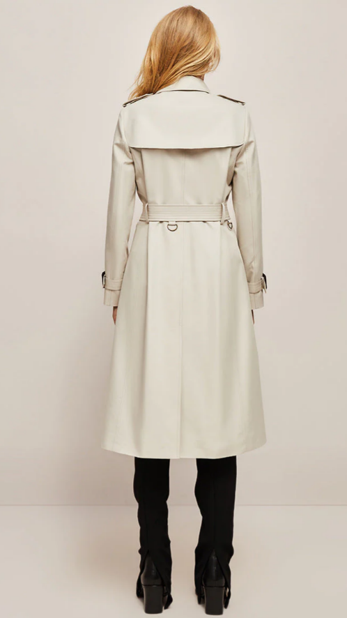 Trenchcoat Betty